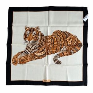 🔥🐅🔥 Salvatore Ferragamo silk scarf NEW